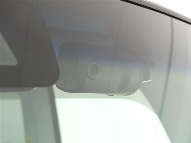 安心装備ドライブレコーダーを装備しています。自車の走行状態を常に録画しています。