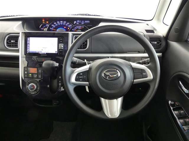 視界も広々で見晴らしの良い運転しやすいコックピットです。