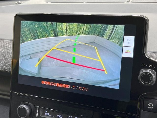 【バックカメラ】駐車時に後方がリアルタイム映像で確認できます。大型商業施設や立体駐車場での駐車時や、夜間のバック時に大活躍！運転スキルに関わらず、今や必須となった装備のひとつです！