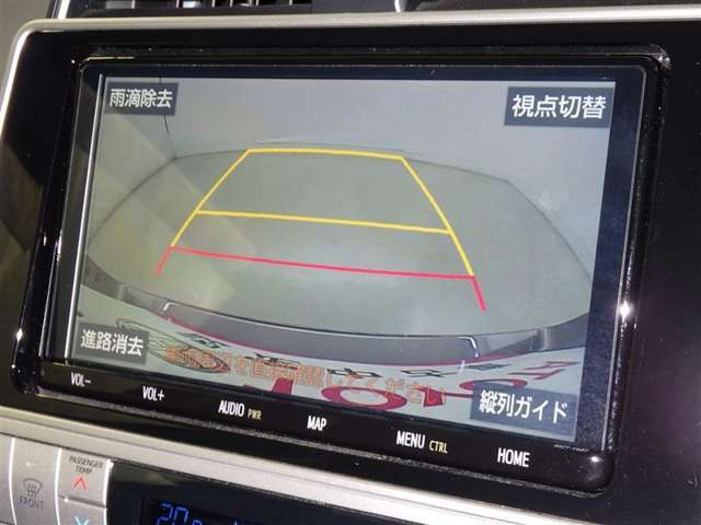 バックモニターも装備しております。バックギアに入れるとナビ画面に車の後方が映し出されます。これで後方確認も安心！