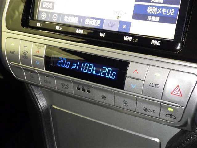 運転席・助手席・独立型オートエアコン。運転手とパートナー別々の温度設定が出来快適なドライブが楽しめます！！