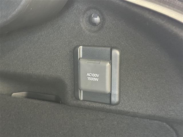 【1500Wアクセサリーコンセント】消費電力1500Wまでの家電が使えます。キャンプやスポーツ・アウトドアでのアクティビティはもちろん、非常時給電システムを搭載しており、災害・停電の際に大活躍。