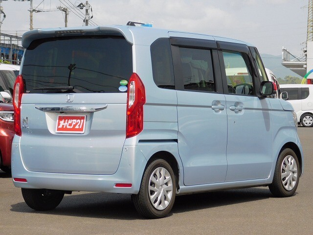 弊社は自動車（新車・中古車)の販売だけではなく、自社整備工場1カ所、鈑金工場2カ所を所有しております。