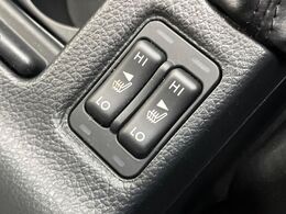 【シートヒーター】寒い日に重宝するシートヒーター！エアコンより早く温まってくれるので寒がりの人も安心ですね♪エアコンの温風は乾燥するから苦手、という方にもをおすすめです。