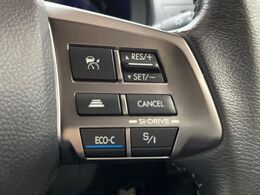 【全車速追従機能付クルーズコントロール】高速道路での長距離走行が楽に！！自動で速度を保つクルーズコントロールが、衝突軽減システムと連携し、前方の車両を感知して車間を保つように速度調節してくれます！！