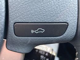【プリクラッシュセーフティ】前方の車両等を検知し、衝突しそうな時は警報で注意を促し、ブレーキを踏む力をサポート。ブレーキを踏めなかった場合は衝突被害軽減ブレーキが作動、衝突回避をサポートします。