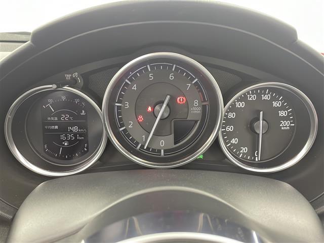 【スピードメーター】『スピードメーター』の画像になります。メーターがシンプルで見やすく運転しやすいですね！