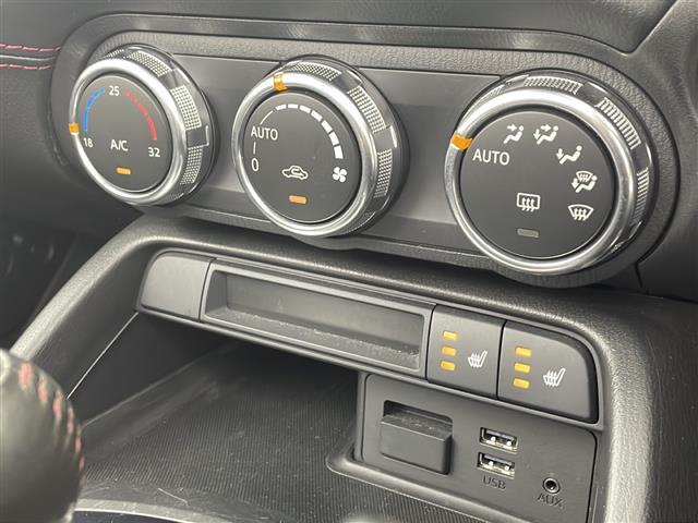 【運転席操作部】『運転席周辺の装備』の画像になります。快適なドライブを楽しむための機能が装備されています！運転席から触れるので使いやすいです！