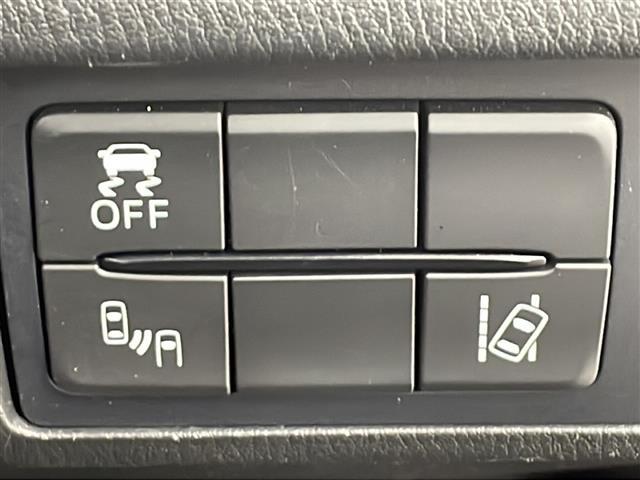 【運転席操作部】『運転席周辺の装備』の画像になります。快適なドライブを楽しむための機能が装備されています！運転席から触れるので使いやすいです！