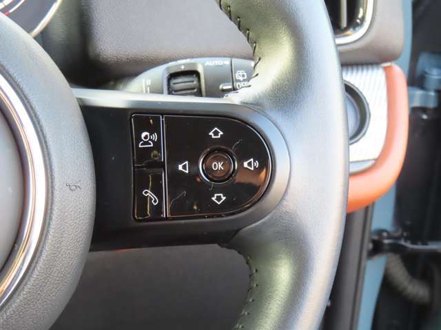 右側は音量調整やチャンネル切り替えや受話器としても使えます！