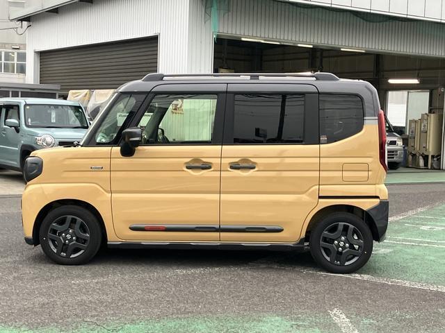 後部座席は両側スライドドアです☆狭い場所での乗り降りや荷物の積み降ろしに便利♪