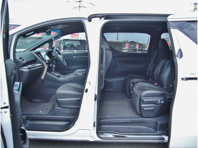 国内登録納車出来ます！現車を見に来れないお客様には、車両状態の詳しい情報をお電話・メールにてご連絡致しております！お気軽に！