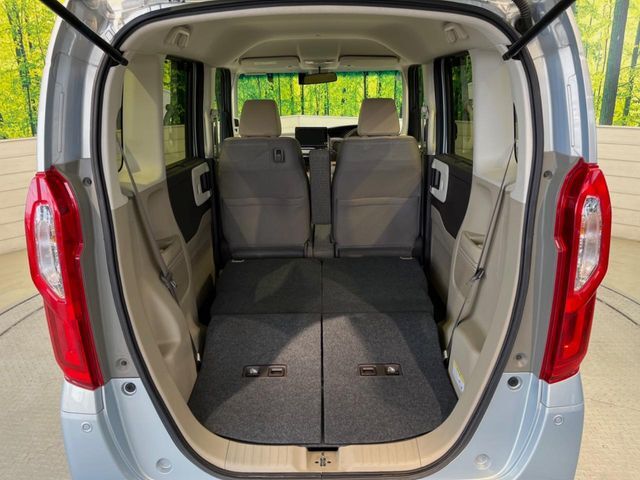 普段のお買い物や通勤、送迎等に十分な荷室スペースを確保しております。セカンドシートを倒すと、大きな荷物の積載も可能です♪
