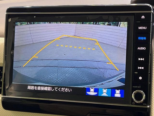 【バックカメラ】駐車時に後方がリアルタイム映像で確認できます。大型商業施設や立体駐車場での駐車時や、夜間のバック時に大活躍！運転スキルに関わらず、今や必須となった装備のひとつです！