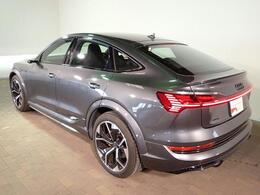 高度な訓練・教育を受けたAudi専門のテクニシャンが、100項目にもおよぶ精密な点検を実施。すべてをクリアしたAudi車だけがあなたのお手元に届けられます。