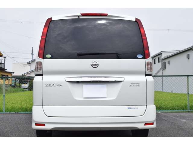 今や当たり前のスマートキー、もちろん付いています！荷物や傘などで両手がふさがっている場合などは便利ですよね。