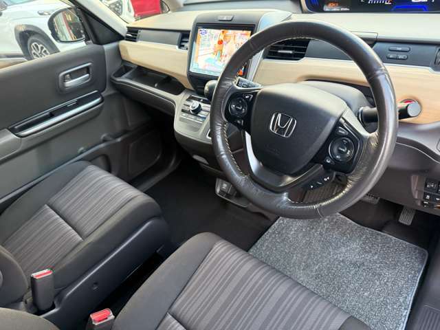 当店の展示車をご覧頂き、誠にありがとうございます。ご来店、またはお電話の際は、【カーセンサーを見た】とお伝え下さい。