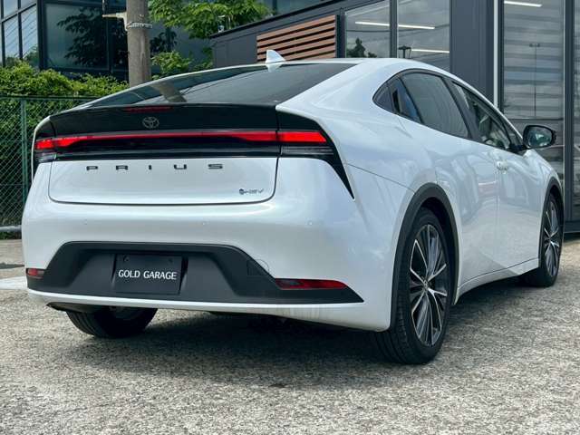 純正8型ディスプレイ　ナビ　トヨタセーフティセンス　レーダークルーズコントロール　バックカメラ　クリアランスソナー　シートヒーター　BSM　PKSB　ETC　純正19インチアルミホイール　LED