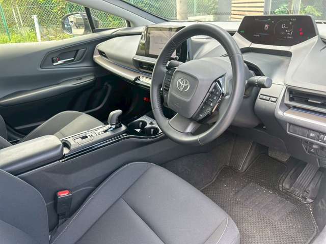 純正8型ディスプレイ　ナビ　トヨタセーフティセンス　レーダークルーズコントロール　バックカメラ　クリアランスソナー　シートヒーター　BSM　PKSB　ETC　純正19インチアルミホイール　LED