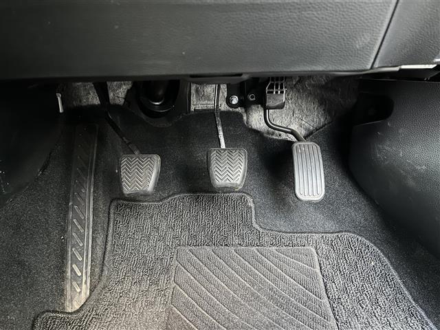 【アクセルブレーキ】『アクセルブレーキ周辺』の画像になります。写真の内容に関してご不明点、ご質問等がございましたらお気軽にガリバー店舗までお問い合わせください。