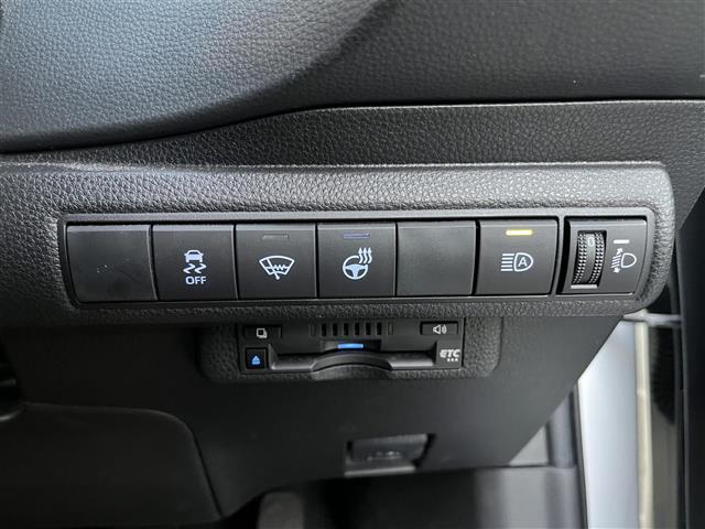 【ETC】有料道路を利用する際に料金所で停止することなく通過できる、ETC車載器（ノンストップ自動料金収受システム機器）が装備されています。セットアップを行うことで利用可能になります。