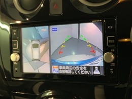 リバースギアに入れるだけで後方の表示へ切り替わります。夜間や雨の日の駐車も楽になりますよ。