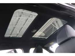 電動パノラマサンルーフ　開放感がありますね