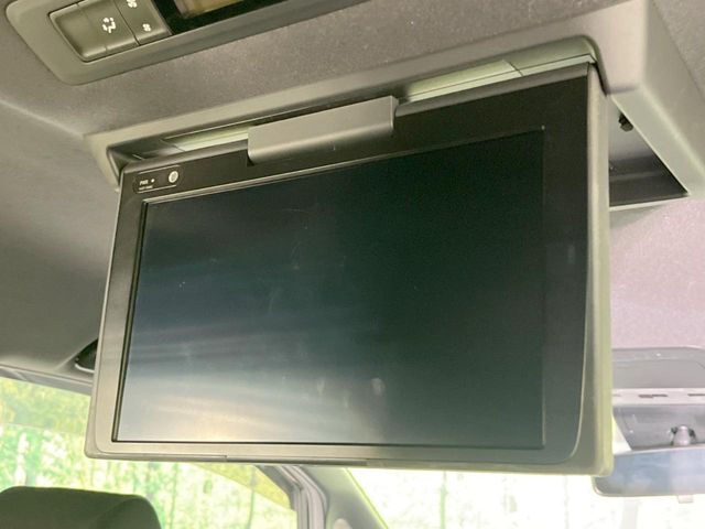 【フリップダウンモニター】家族や友人とお出かけする機会が多い方に大人気のフリップダウンモニター！大画面モニターで車内はエンタメ空間！退屈しがちな長距離ドライブも楽しい時間に変わります！