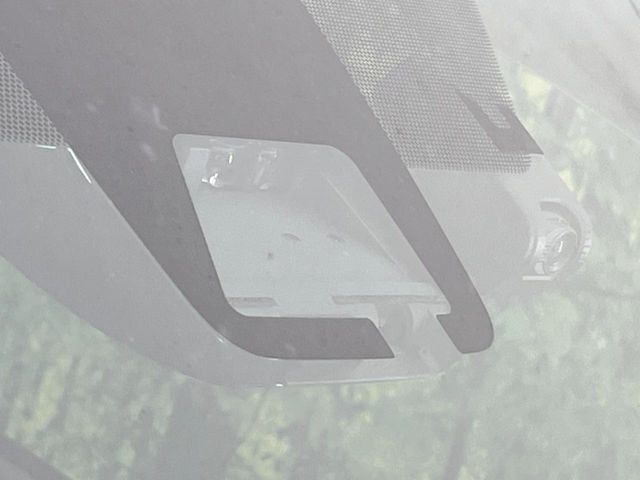 【トヨタセーフティセンス】走行中に前方の車両等を認識し、衝突しそうな時は警報とブレーキで衝突回避と被害軽減をアシスト。より安全にドライブをお楽しみいただけます。