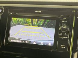 【バックカメラ】駐車時に後方がリアルタイム映像で確認できます。大型商業施設や立体駐車場での駐車時や、夜間のバック時に大活躍！運転スキルに関わらず、今や必須となった装備のひとつです！