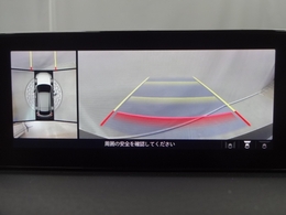 狭い場所での駐車やすれ違いなどでより的確な運転操作に役立つ360°ビューモニターが装備されています。