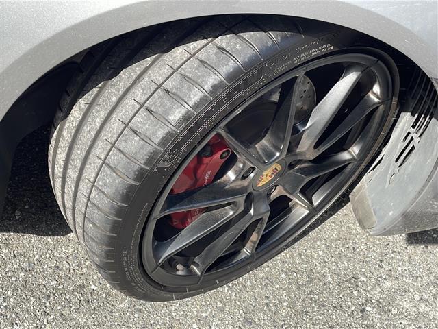 気になる車はすぐにお問い合わせください！画面右側の0066から始まる無料ダイヤルからお問い合わせ下さい！専門スタッフがお車のご質問にお答えいたします！