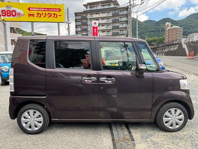 お客様が気持ち良くお車をお乗りできるように、外装、内装、エンジンルームまで徹底的に磨き上げてご納車！磨き専門のスタッフが隅々までお車を清掃してお渡し致します！！