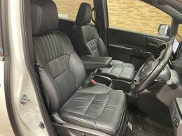 【レザーシート】ならではの高級感あふれる内装がこたわりのアイテム。見た目の高級感とより上質な座り心地をお楽しみください。