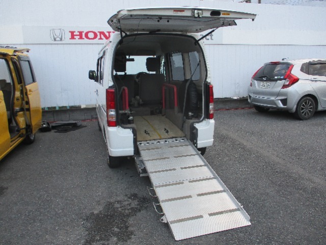 2列目シートを倒すと更に広くご利用いただけます。