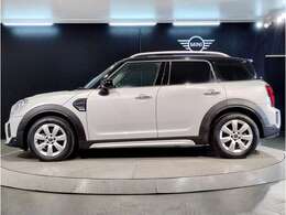 MINIは歴史的なレース【モンテカルロラリー】で2度の優勝！！規定違反による失格も含めれば3度の優勝を誇るれっきとしたレーシングカーです！