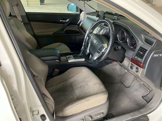 気になるお車がありましたら右の電話番号から直接お店にお問い合わせください。支払方法から車両情報、状態までなんでもご説明させて頂きます。スタッフ一同ご連絡お待ちしております。