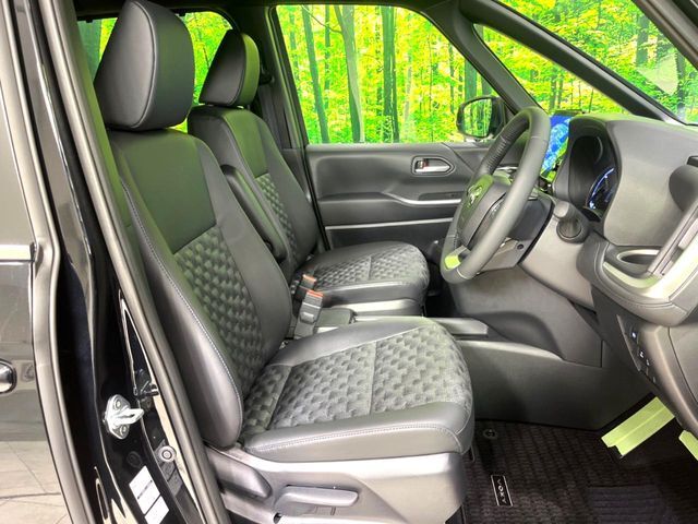 運転席シート廻りは使用感も少なく、良好な状態となっています。丁寧に使われていたことがよくわかりますね。