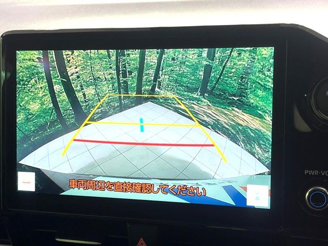 【バックカメラ】駐車時に後方がリアルタイム映像で確認できます。大型商業施設や立体駐車場での駐車時や、夜間のバック時に大活躍！運転スキルに関わらず、今や必須となった装備のひとつです！