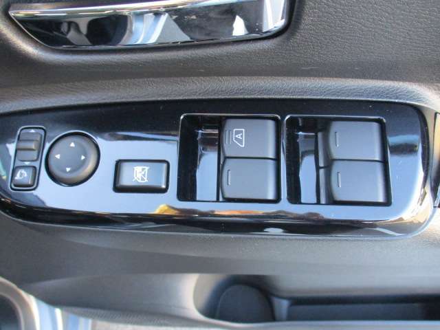 【キーパーコーティング】カーコーティングは「どうせ効かないから、どれでも同じだろう。」が常識でした。そんなあきらめの中で、キーパーコーティングは、本当に効果が目に見えてあります