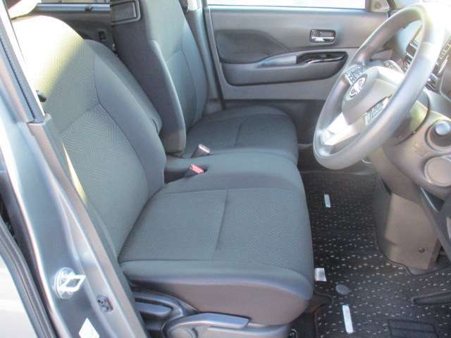 【据置払クレジット】クルマの価格から据置額を除いた分を月々分割してお支払いいただくお手軽な買い方。月々の支払額を抑えられたり自分にあった支払プランが組めます。