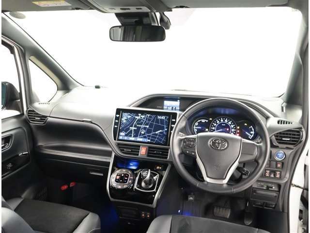 オシャレなインテリアで運転する気分も盛り上がりますよね＾＾