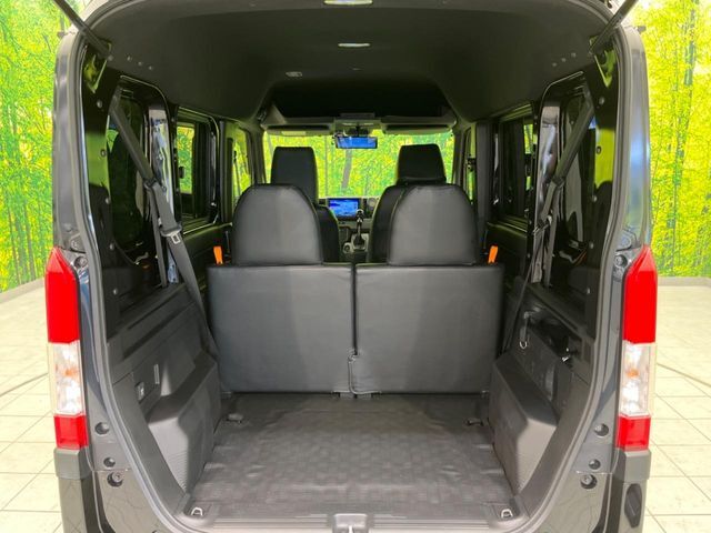 普段のお買い物や通勤、送迎等に十分な荷室スペースを確保しております。セカンドシートを倒すと、大きな荷物の積載も可能です♪