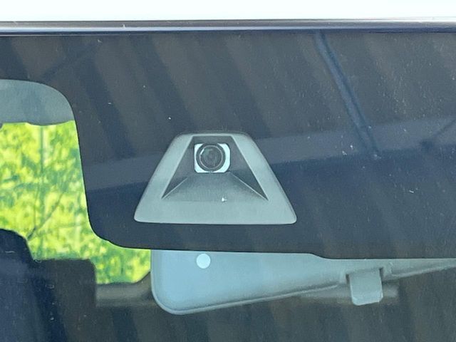【スズキ　セーフティサポート】走行中に前方の車両等を認識し、衝突しそうな時は警報とブレーキで衝突回避と被害軽減をアシスト。より安全にドライブをお楽しみいただけます。