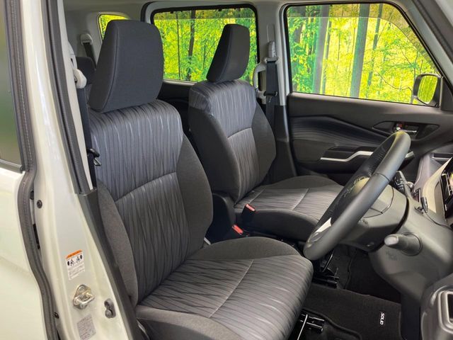 運転席シート廻りは使用感も少なく、良好な状態となっています。丁寧に使われていたことがよくわかりますね。
