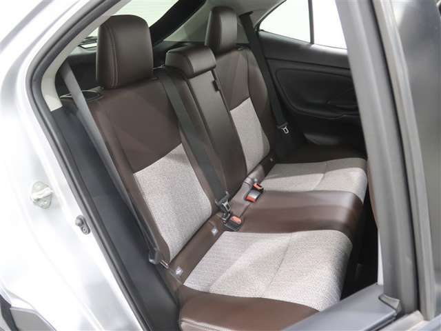 後席スペースも十分な広さを確保。