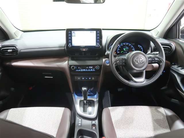 使いやすく運転しやすいレイアウトの運転席回り。