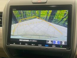 【バックカメラ】駐車時に後方がリアルタイム映像で確認できます。大型商業施設や立体駐車場での駐車時や、夜間のバック時に大活躍！運転スキルに関わらず、今や必須となった装備のひとつです！