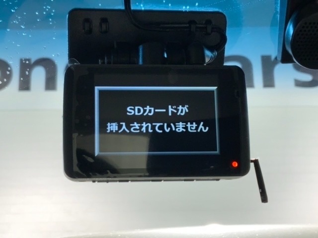 万が一の事故のときもドライブレコーダーがあると安心です。ご利用になる場合は個人情報保護の観点より新品の対応SDカードをお求め下さい。