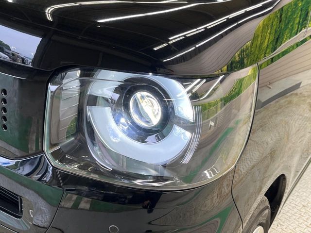 【LEDヘッドライト】悪天候や夜間走行時も良好な視界を確保し安心して運転できる高輝度LEDヘッドライトを装備！点灯速度が早く、消費電力も抑えられています。